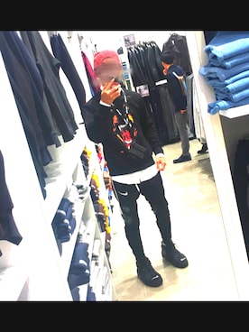 「GIVENCHY（ジバンシイ）のアイテム（スウェット）」を使った、まがみさん（メンズ・165cm）の秋コーディネート