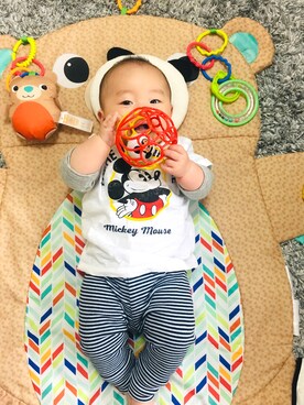 「H&M（エイチ・アンド・エム）のアイテム（T Shirts、ホワイト系）」を使った、ao53さん（キッズ・70cm）の春コーディネート