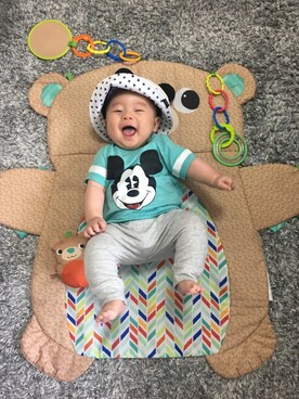 「H&M（エイチ・アンド・エム）のアイテム（T Shirts、ブルー系）」を使った、ao53さん（キッズ・70cm）の春コーディネート
