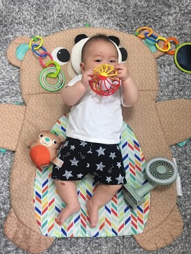 「H&M（エイチ・アンド・エム）のアイテム（T Shirts、ホワイト系）」を使った、ao53さん（キッズ・70cm）の春コーディネート
