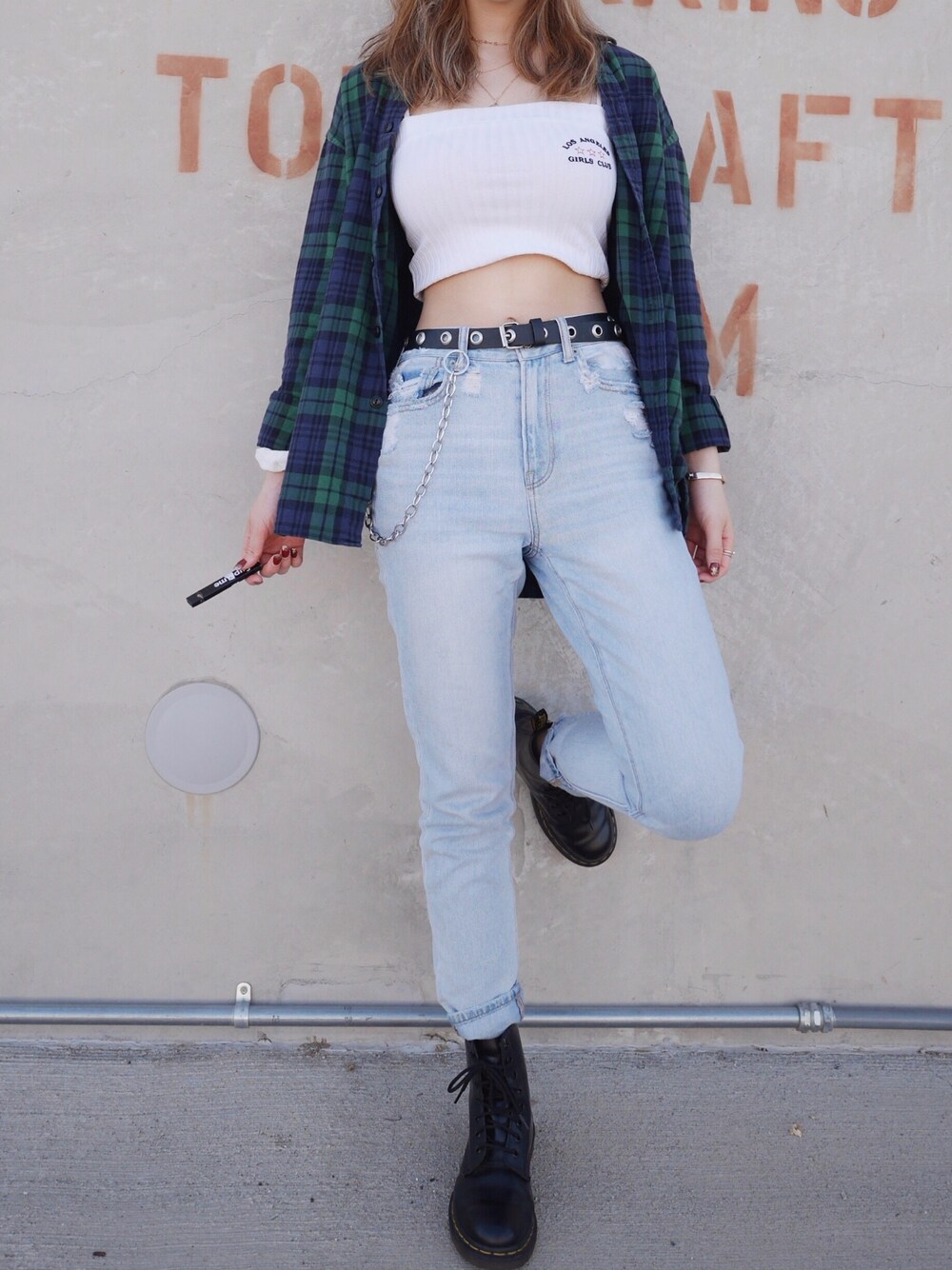 「ootd、FOREVER 21、Polo Ralph Lauren、American Eagle、Dr.Martens」｜「Dr. MartensのDr. Martens 1460 8 Eye Boots（ブーツ、ブラック系）」を使った、Tiffanytyhuangさん（レディース・165cm）の夏コーディネートの1枚目の写真