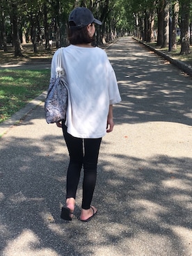 「キャップ女子」｜「アイテム（ビーチサンダル）」を使った、riicaaさん（レディース・160cm）の秋コーディネート