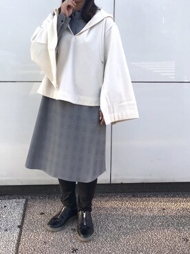 「プルオーバーパーカー」｜「アイテム（ワンピース/ドレス）」を使った、クロマメさん（レディース・161cm）の秋コーディネート