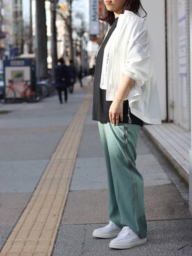 「サテンパンツ」｜「アイテム（ブルゾン）」を使った、クロマメさん（レディース・161cm）の春コーディネート