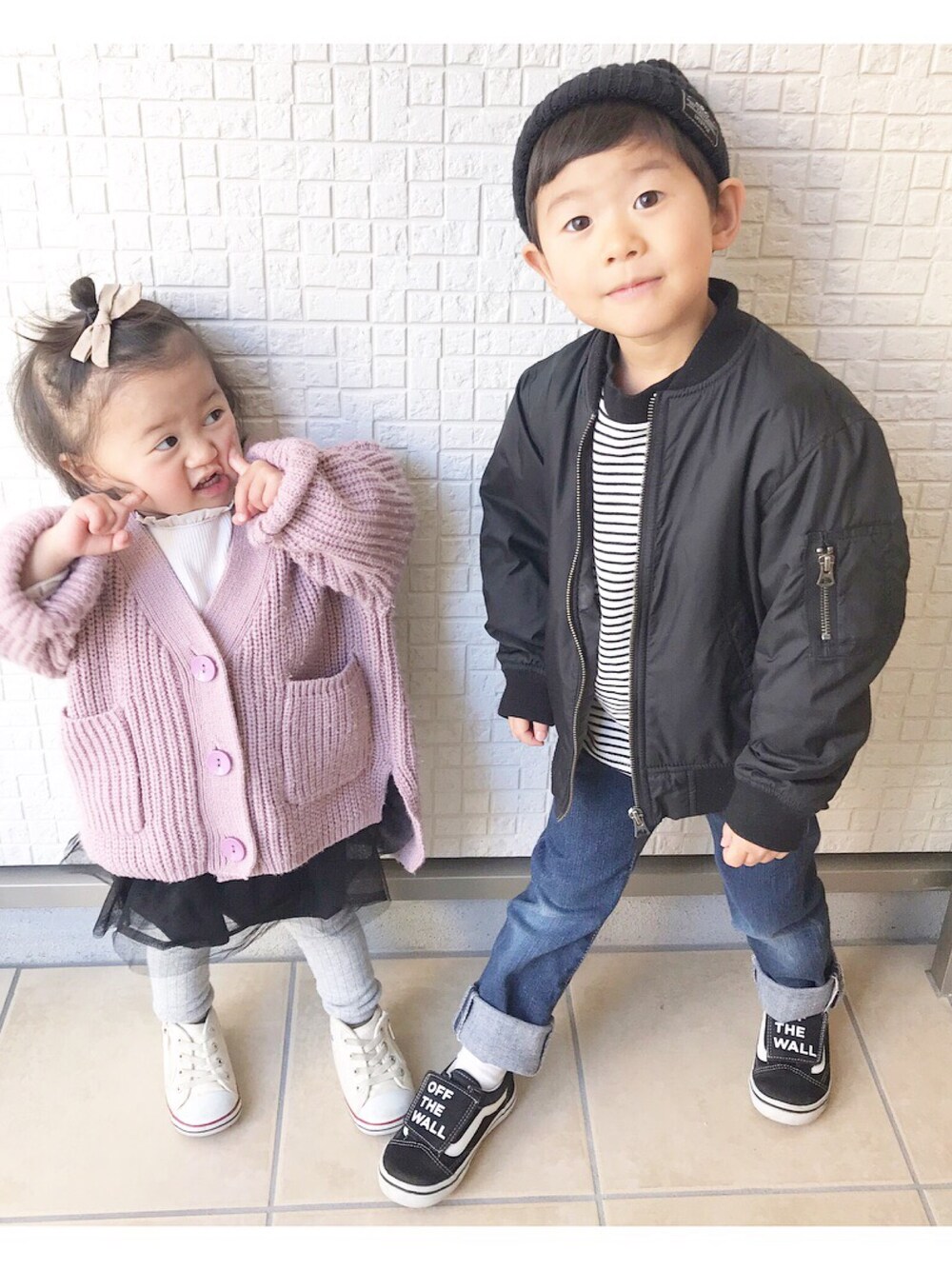 「4歳、男の子、ニット帽、MA-1、韓国子供服、デニム、キッズコーデ」｜「apres les coursのアイテム（ニットキャップ/ビーニー、ブラック系）」を使った、Dai-cHiさん（キッズ・100cm）の秋コーディネートの1枚目の写真