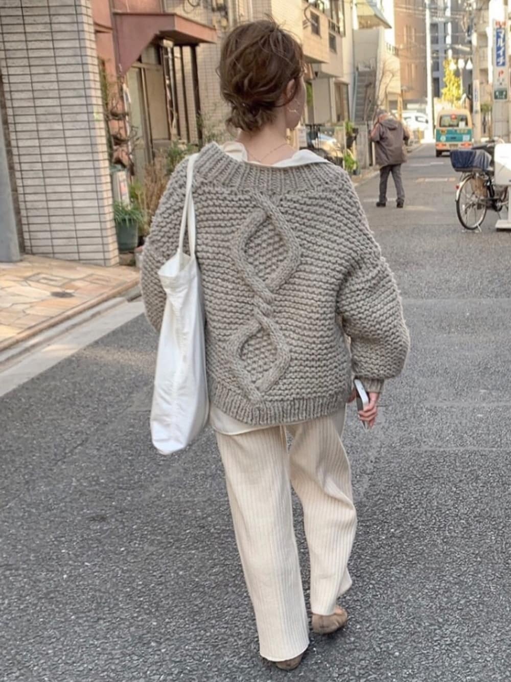 「オトナカジュアル、はるコーデ、春色、ベージュ、ざっくりニット、ニットカーディガン、リブパンツ、ニットパンツ、ざっくりニットカーディガン」｜「ALLUMERの[ALLUMER / アリュメール]ハンドニットカーディガン（カーディガン/ボレロ、グレー系）」を使った、har ( ハル )さん（レディース・153cm）の冬コーディネートの1枚目の写真