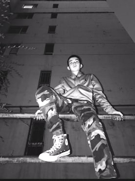 「アイテム（スタジャン、グレー系）」を使った、morethanfivekiloさん（メンズ・183cm）の冬コーディネート