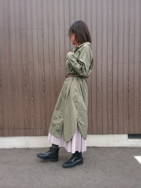 「カーキ色」｜「アイテム（ブラック系）」を使った、めぐっぺさん（レディース・159cm）の冬コーディネート