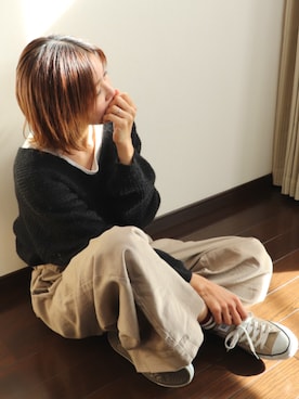 「ベージュ×ブラック」｜「アイテム（サロペット/オーバーオール）」を使った、めぐっぺさん（レディース・159cm）の冬コーディネート