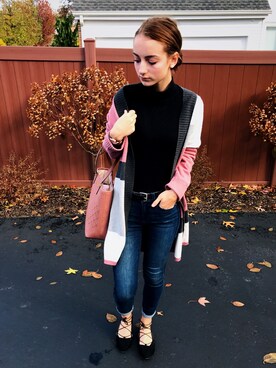 「LOFT（-）のアイテム（トップス）」を使った、Maddieさん（レディース・173cm）の冬コーディネート