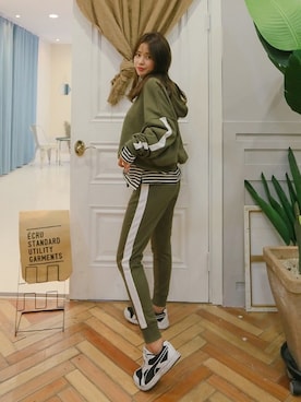 「アイテム（パーカー、グリーン系）」を使った、DABAgirlさん（レディース・164cm）の秋コーディネート