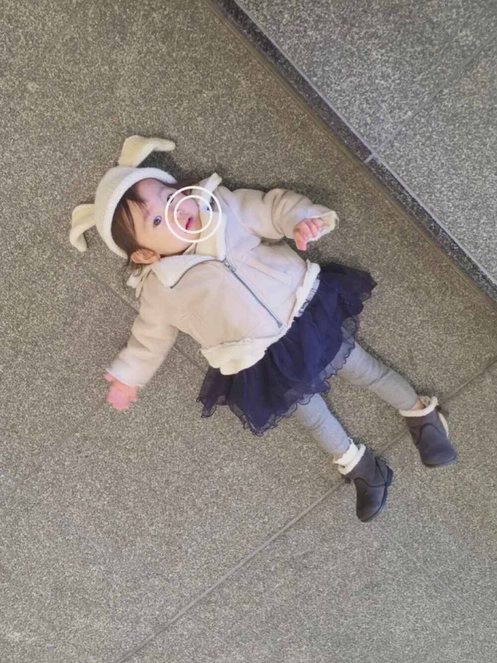 「うさぎ、うさ耳、ムートンライダース、ムートンジャケット、チュールスカート、チュールワンピ、ブーツ」｜「Birthdayの🐰 48cm（帽子、ホワイト系）」を使った、 Lia*さん（キッズ・80cm）の冬コーディネートの1枚目の写真