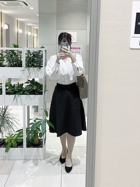 「SAISON DE PAPILLON（セゾンドパピヨン）のバックVネックシフォンブラウス（シャツ/ブラウス、ホワイト系）」を使った、emiriさん（レディース・162cm）の秋コーディネート