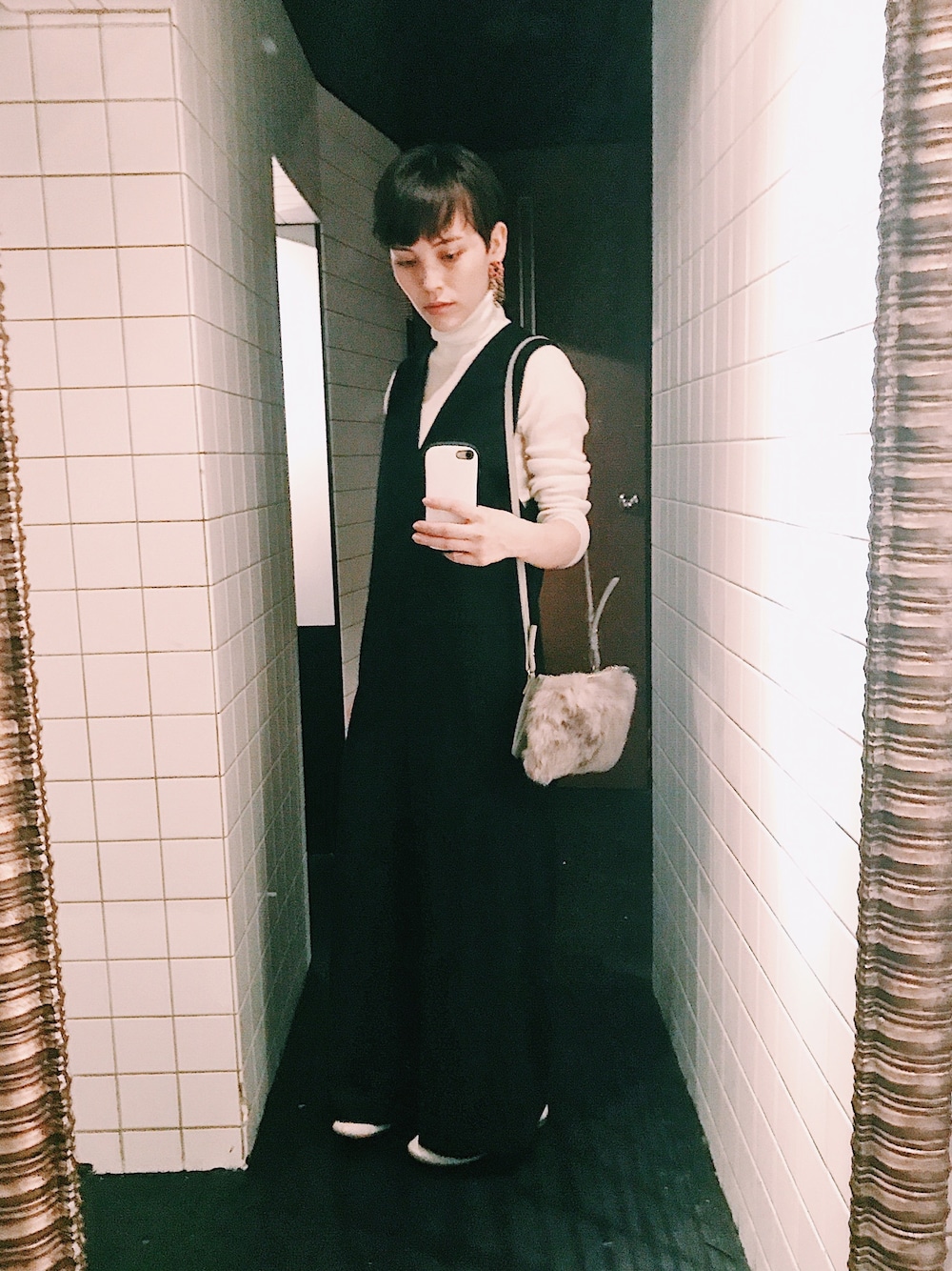 「大人カジュアル、シンプルコーデ、オールインワン、無印良品、プチプラミックス、プチプラ、Kate Spade、ユナイテッドアローズ、ベリーショート」｜「BEAUTY&YOUTH UNITED ARROWSのBY Vネック ノースリーブ オールインワン◆（つなぎ/オールインワン、ブラック系）」を使った、AYAKA IDEさん（レディース・164cm）の秋コーディネートの1枚目の写真