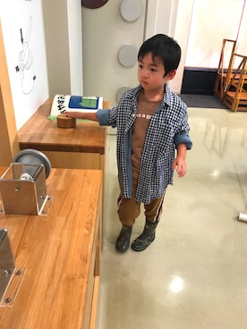 「OSHKOSH（オシュコシュ）のアイテム（レインシューズ）」を使った、raychaさん（キッズ・120cm）の秋コーディネート