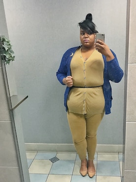 「business casual」｜「アイテム（パンツ）」を使った、Imani Alicia Smithさん（レディース・175cm）の秋コーディネート