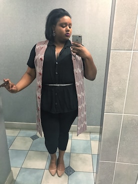 「business casual」｜「アイテム（パンツ）」を使った、Imani Alicia Smithさん（レディース・175cm）の秋コーディネート