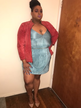「blue」｜「アイテム（ノーカラージャケット）」を使った、Imani Alicia Smithさん（レディース・175cm）の春コーディネート