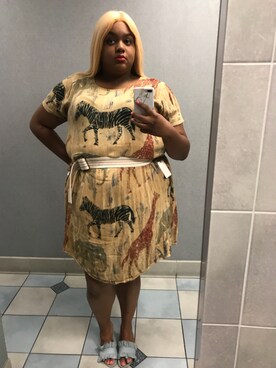 「plussize」｜「アイテム（スリッポン）」を使った、Imani Alicia Smithさん（レディース・175cm）の夏コーディネート