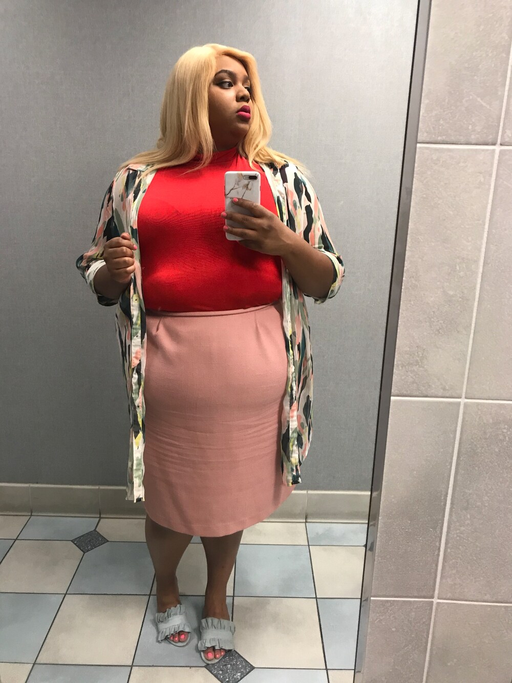 「ootd、summer、mock neck、pencilskirts、printed、vintage、thrifted、asos、plussize、business casual」｜「juna roseのアイテム（シャツワンピース、その他）」を使った、Imani Alicia Smithさん（レディース・175cm）の夏コーディネートの1枚目の写真
