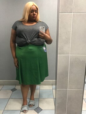 「plussize」｜「アイテム（スリッポン）」を使った、Imani Alicia Smithさん（レディース・175cm）の夏コーディネート