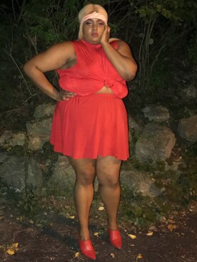 「red」｜「アイテム（スリッポン）」を使った、Imani Alicia Smithさん（レディース・175cm）の夏コーディネート