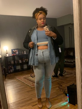 「blue」｜「アイテム（タンクトップ）」を使った、Imani Alicia Smithさん（レディース・175cm）の秋コーディネート