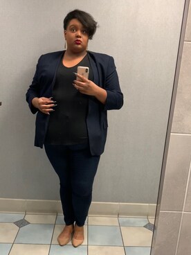 「business casual」｜「アイテム（パンツ）」を使った、Imani Alicia Smithさん（レディース・175cm）の秋コーディネート
