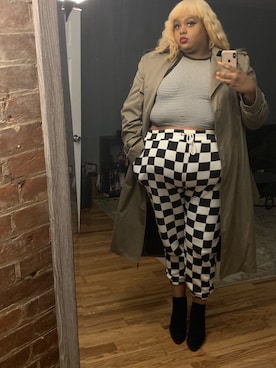 「FOREVER 21」｜「アイテム（トレンチコート）」を使った、Imani Alicia Smithさん（レディース・175cm）の冬コーディネート