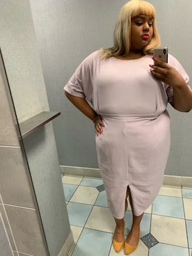 「business casual」｜「アイテム（ワンピース/ドレス）」を使った、Imani Alicia Smithさん（レディース・175cm）の春コーディネート