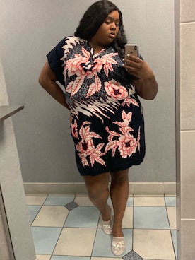 「plussize」｜「アイテム（スリッポン）」を使った、Imani Alicia Smithさん（レディース・175cm）の夏コーディネート