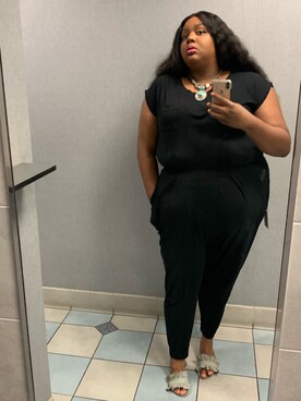 「plussize」｜「アイテム（スリッポン）」を使った、Imani Alicia Smithさん（レディース・175cm）の秋コーディネート