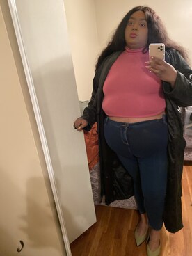 「asos」｜「アイテム（トレンチコート）」を使った、Imani Alicia Smithさん（レディース・175cm）の冬コーディネート