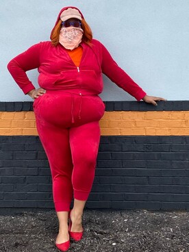 「red」｜「アイテム（オールインワン・サロペット）」を使った、Imani Alicia Smithさん（レディース・175cm）の春コーディネート
