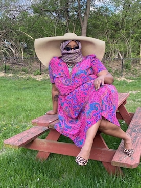 「plussize」｜「アイテム（帽子）」を使った、Imani Alicia Smithさん（レディース・175cm）の春コーディネート