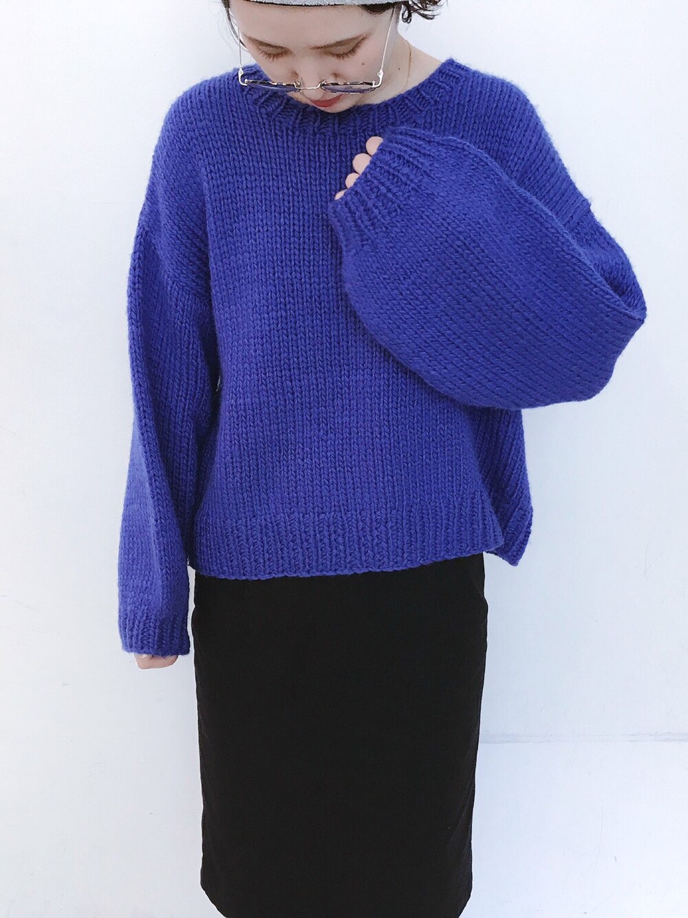 「シンプル、ノートエシロンス(note et silence)、cardo fabrica、秋、秋服、秋コーデ、ニット」｜「cardo fabricaの1/1.4  エクストラファインウール/アクリルコードヤーン ハンドニットショート丈プルオーバー（ニット/セーター、ブルー系）」を使った、よこさん（レディース・164cm）の秋コーディネートの1枚目の写真