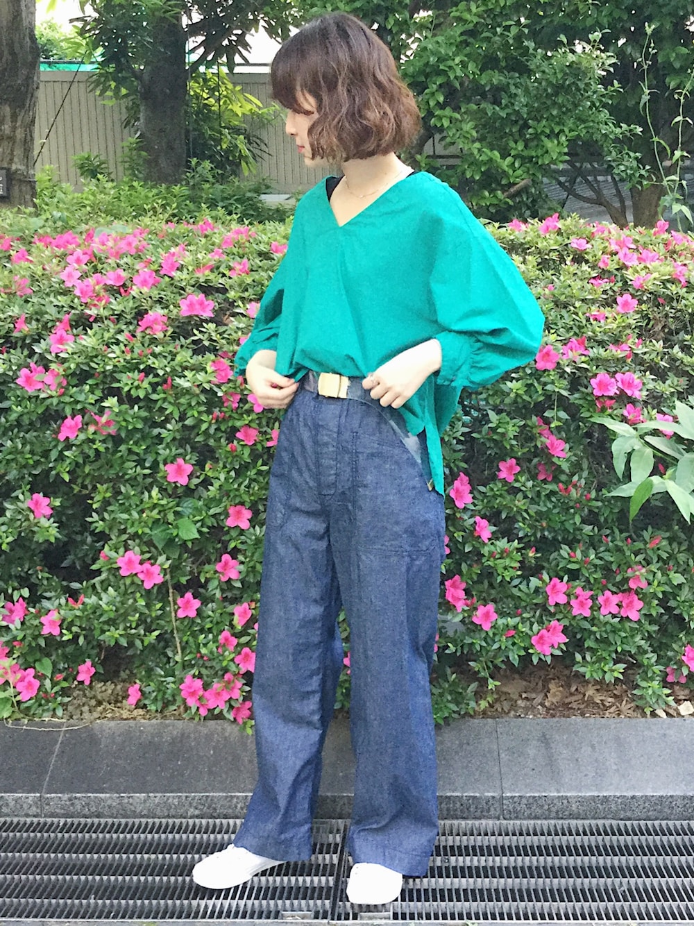 「大人カジュアル、シンプル、きれいめカジュアル、カジュアルコーデ、summer、リラックススタイル、デニムパンツ、ブラウス、ノートエシロンス(note et silence)、note et silence」｜「note et silence の○ ジェネティックコットン 袖ギャザーブラウス（シャツ/ブラウス、グリーン系）」を使った、よこさん（レディース・164cm）の春コーディネートの1枚目の写真