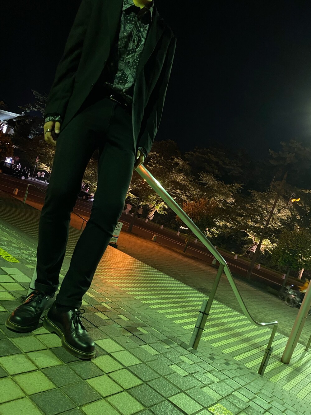 「ブラック、韓国ファッション、韓国系、真っ黒コーデ、#ブラックコーデ、ペイズリー、ペイズリー柄シャツ、モノトーンコーデ、黒、いいね、save、フォローお願いします🤑」｜「G.O.Cのマルチパターンオーバーサイズドルマンシャツ（シャツ/ブラウス、ブラック系）」を使った、thigaさん（メンズ・180cm）の秋コーディネートの1枚目の写真