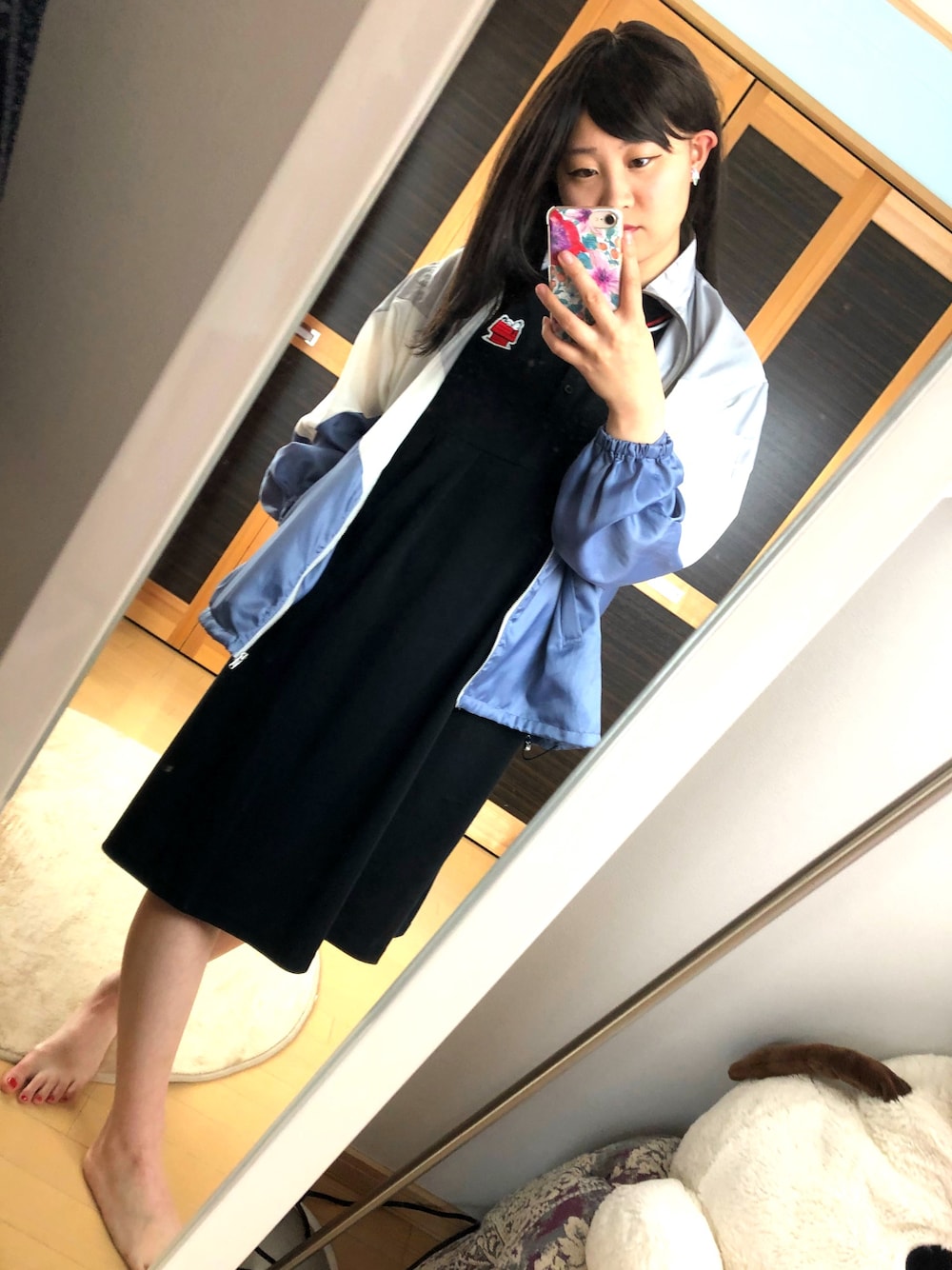 「スヌーピー、ポロシャツワンピース、ポロシャツ、黒ポロシャツ、黒、ページボーイ(PAGEBOY)、ページボーイ、黒ワンピ」｜「SNOOPYのアイテム（ポロシャツ、ブラック系）」を使った、藤木 星姫さん（レディース・153cm）の春コーディネートの1枚目の写真