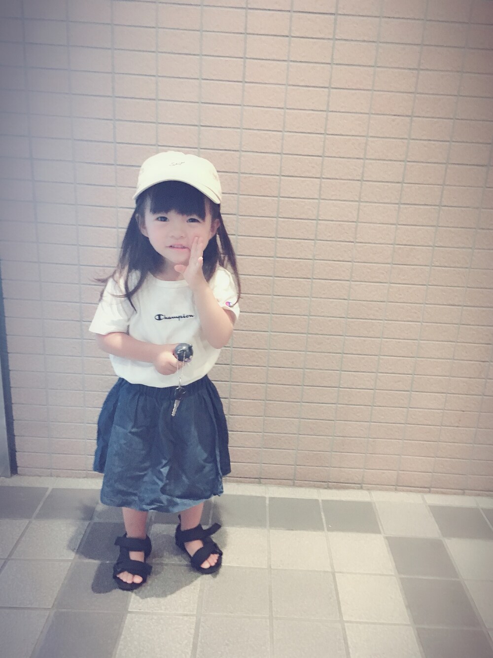 「キャップ、カットソー、Tシャツ、スカート、デニムスカート、サンダル、スポサン、2歳7ヶ月、夏セールで買いました」｜「SHIPSのSHIPS KIDS:ワンポイント ロゴ キャップ（キャップ、ベージュ系）」を使った、Kuru☺︎さん（キッズ・80cm）の夏コーディネートの1枚目の写真