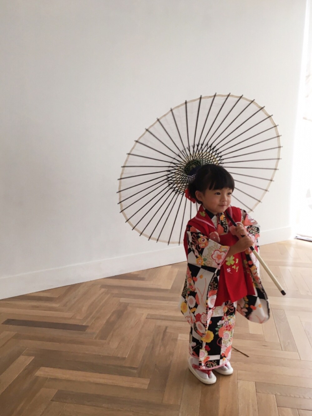 「753、七五三、後撮り、3歳、誕生日、着物、バースデーフォト」｜「👘❤️のアイテム（その他、その他）」を使った、Kuru☺︎さん（キッズ・90cm）の冬コーディネートの1枚目の写真