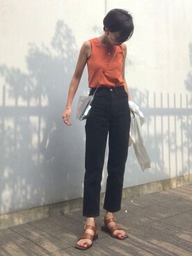 タンクトップ オレンジ系 を使った 黒パンツ の人気ファッションコーディネート Wear