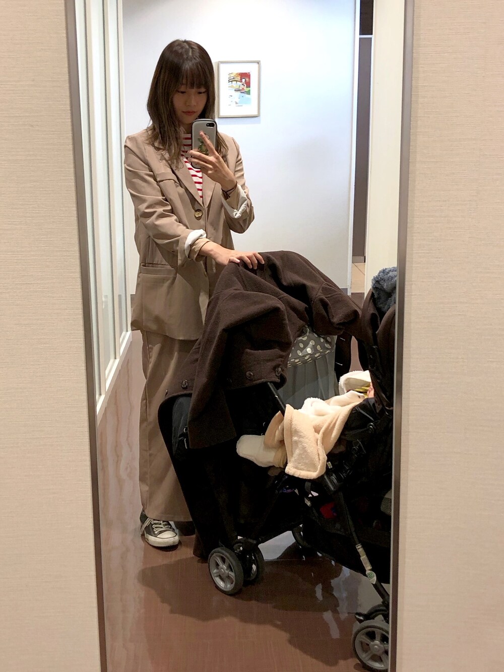 「カジュアル、セットアップ、ベージュコーデ、セントジェームス、コンバース、ootd、プチプラ、ママコーデ」｜「Import & Selectのアイテム（セットアップ、ベージュ系）」を使った、尾藤千穂さん（レディース・163cm）の冬コーディネートの1枚目の写真