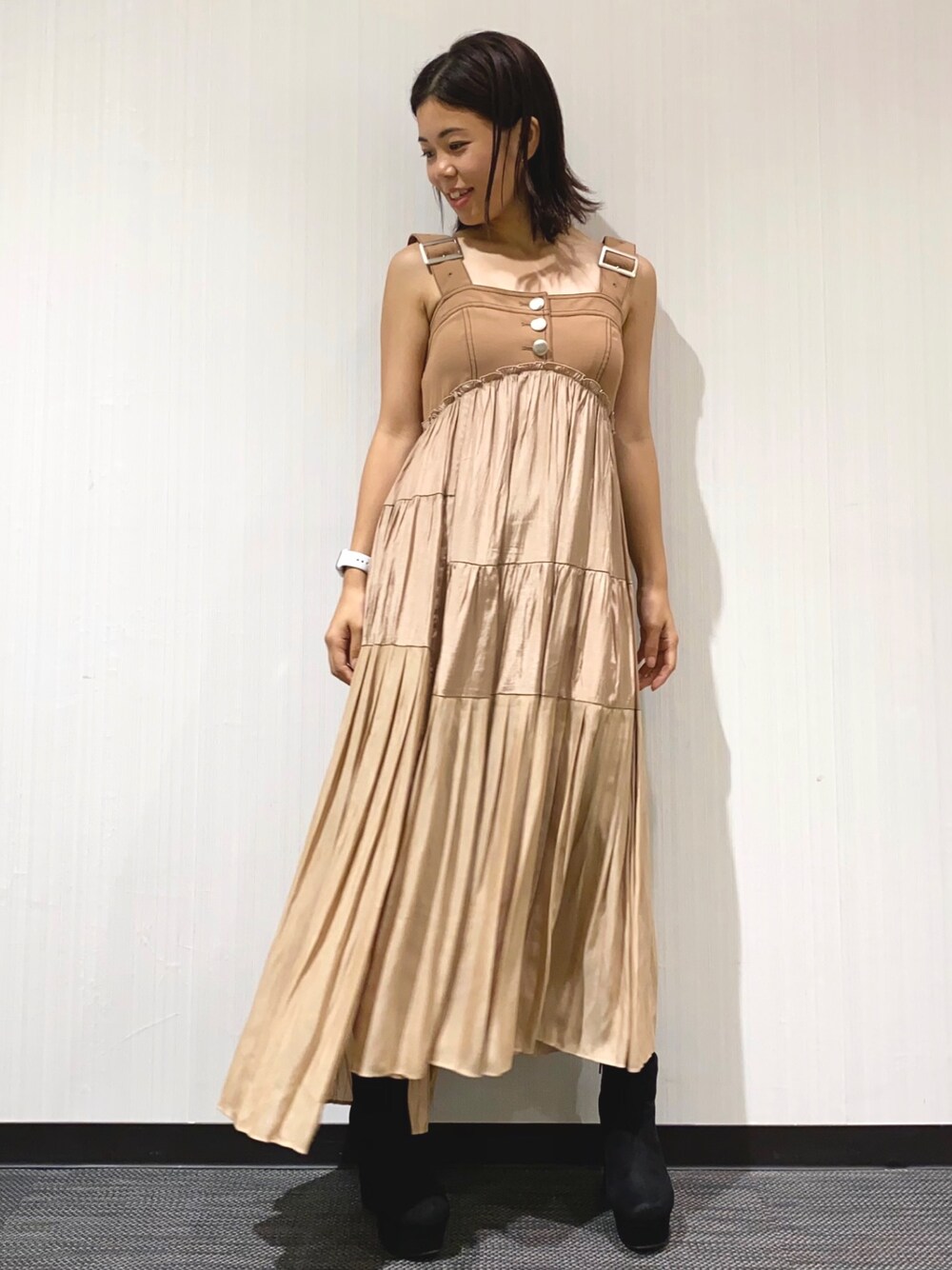 「ワンピース、TGC着用アイテム、TGC、コーディネート、低身長、低身長コーデ、レディアゼル、レディアゼル(REDYAZEL)、REDYAZEL(REDYAZEL)」｜「REDYAZELのプリーツティアードベアワンピース（ワンピース、ベージュ系）」を使った、mayuko iidaさん（レディース・153cm）の秋コーディネートの1枚目の写真