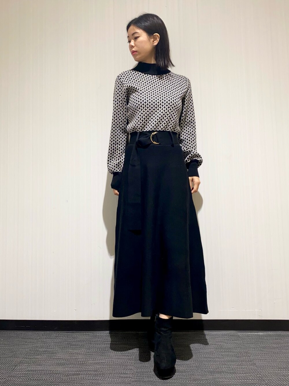「ワンピース、ニットワンピース、フレアワンピース、コーディネート、低身長、低身長コーデ、レディアゼル、REDYAZEL(REDYAZEL)」｜「REDYAZELの柄×無地フレアロングニットワンピース（ワンピース、ブラック系）」を使った、mayuko iidaさん（レディース・153cm）の秋コーディネートの1枚目の写真