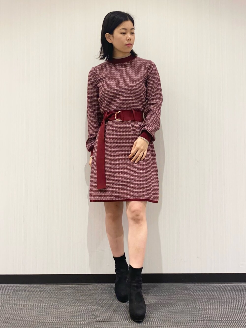 「ワンピース、ミニワンピ、ニットワンピース、ジャガード、冬コーデ、コーディネート、低身長、低身長コーデ、REDYAZEL(REDYAZEL)、レディアゼル」｜「REDYAZELの配色ベルトジャガードミニニット長袖ワンピース（ワンピース、レッド系）」を使った、mayuko iidaさん（レディース・153cm）の冬コーディネートの1枚目の写真