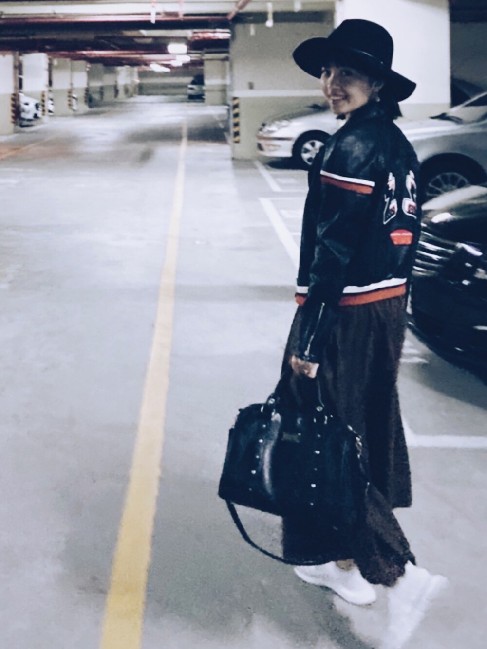 「ootd、街頭穿搭、球鞋、秋のコーデ、台湾、冬コーデ、street、streetstyle」｜「niko and...のフェルト中折れツバハット【niko and...】（ハット、ブラック系）」を使った、turturleeさん（レディース・160cm）の秋コーディネートの1枚目の写真