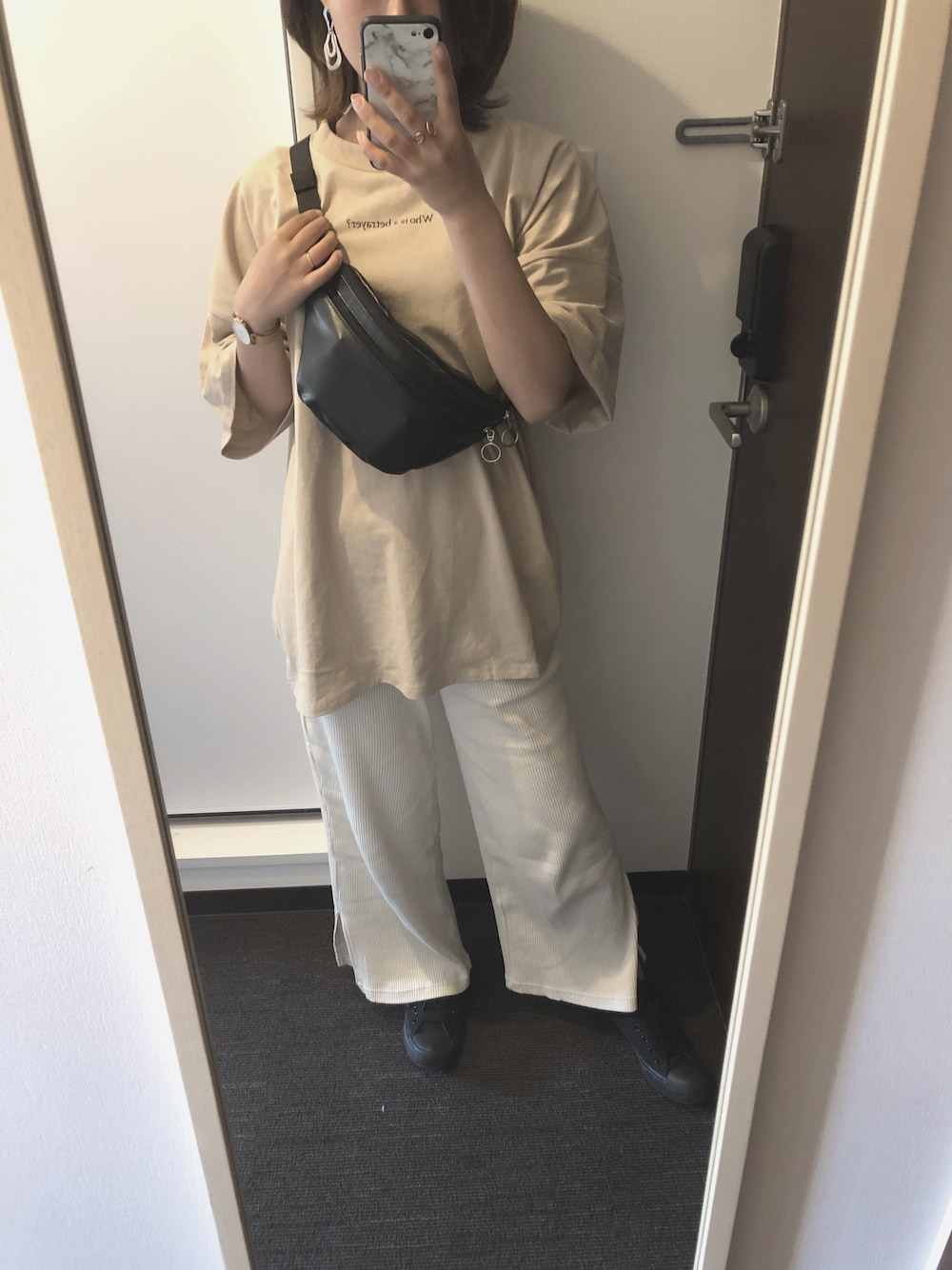 「ラフコーデ、ホワイトベージュ、ＧＷ、ビックT」｜「ATTENTIONのアイテム（Tシャツ/カットソー、ベージュ系）」を使った、viviさん（レディース・158cm）の春コーディネートの1枚目の写真