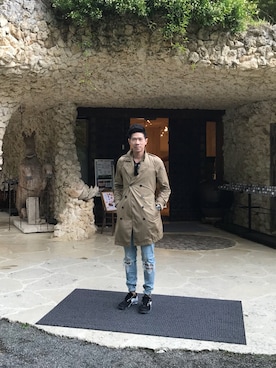 「TATRAS」｜「アイテム（トレンチコート）」を使った、Curtis Wengさん（メンズ・175cm）の夏コーディネート