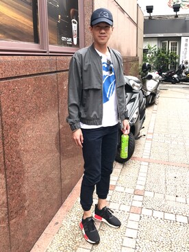 「Carhartt WIP（カーハートダブリューアイピー）のアイテム（スラックス）」を使った、Curtis Wengさん（メンズ・175cm）の夏コーディネート